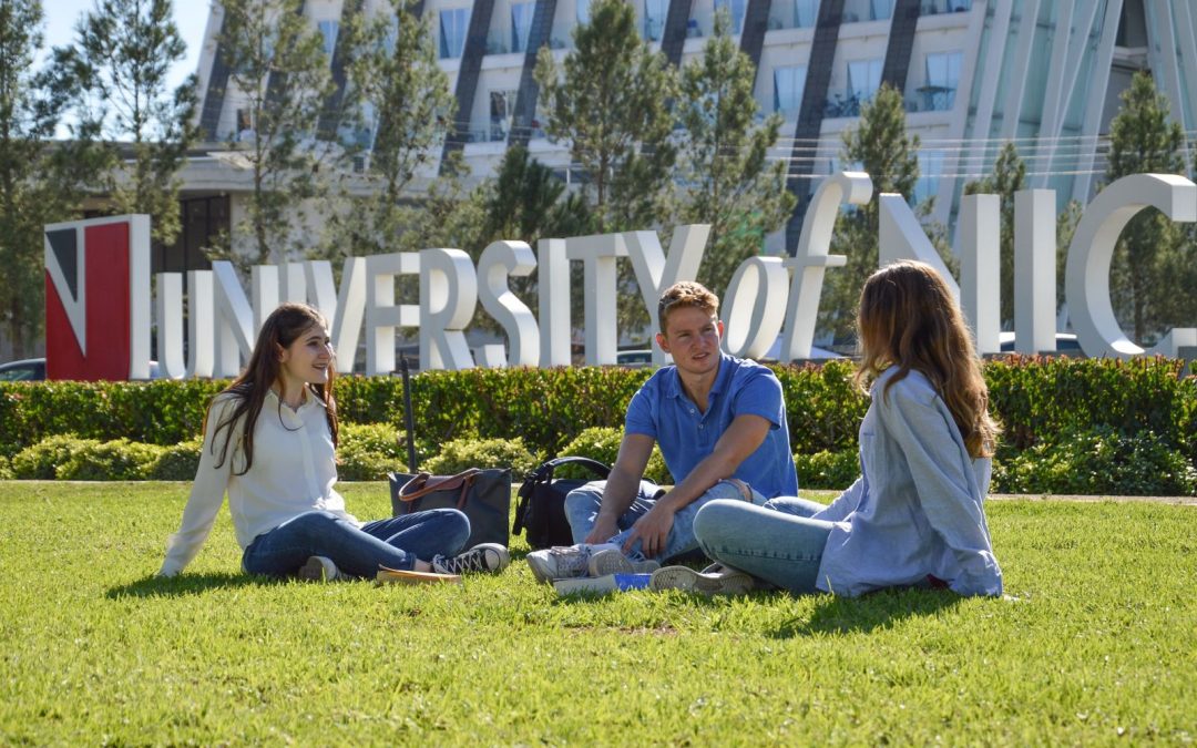 جامعة نيقوسيا تعرض برامجها الطبية والبيطرية في معرض الجامعات الدولي بالرياض