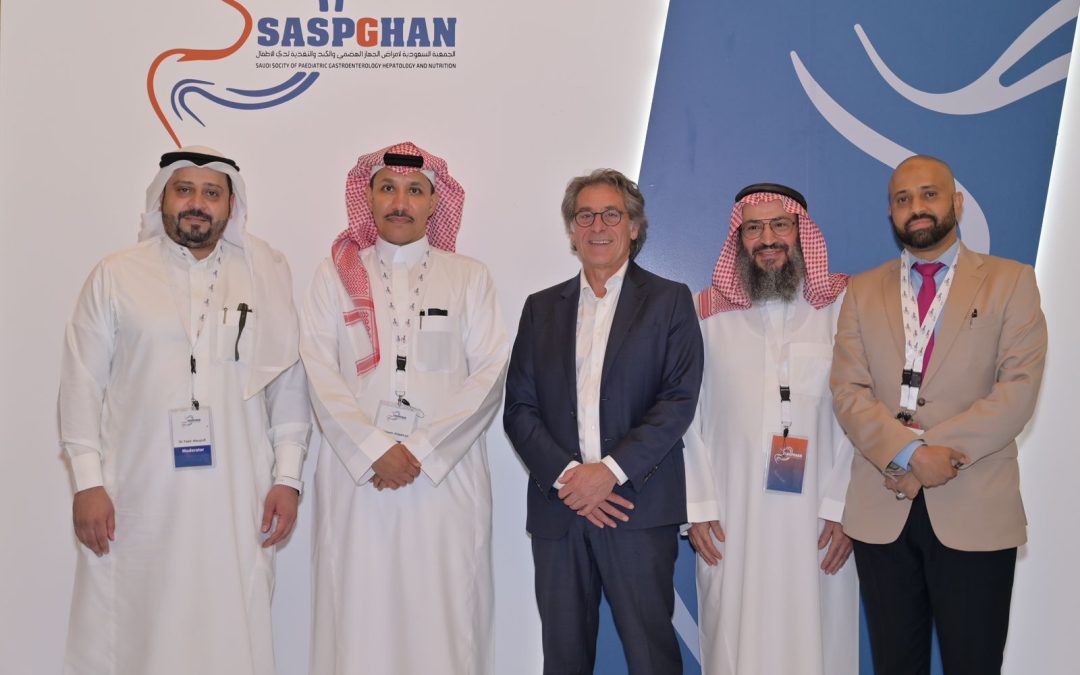 خلال مؤتمر الجمعية السعودية للأمراض الجهاز الهضمي .. البروفيسور مارك بينينغا يكشف عن بحث جديد لتخفيف الإمساك عند الرضع