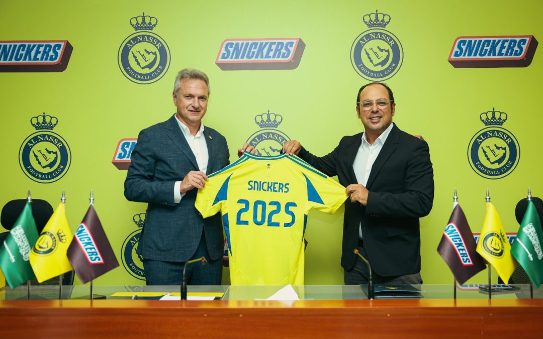 سنيكرز الراعي البلاتيني لنادي النصر السعودي لكرة القدم لموسم 2024/2025