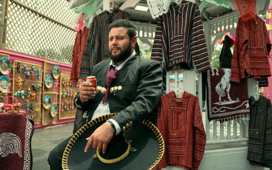 نتفليكس تكشف عن الصور الأولى للموسم الثاني من مسلسل “مو عامر” الحائز على عدة جوائز من بطولة الكوميدي الفلسطيني-الأمريكي مو عامر يُعرض الموسم الثاني من “مو عامر” حصريًا على نتفليكس في 30 يناير 2025