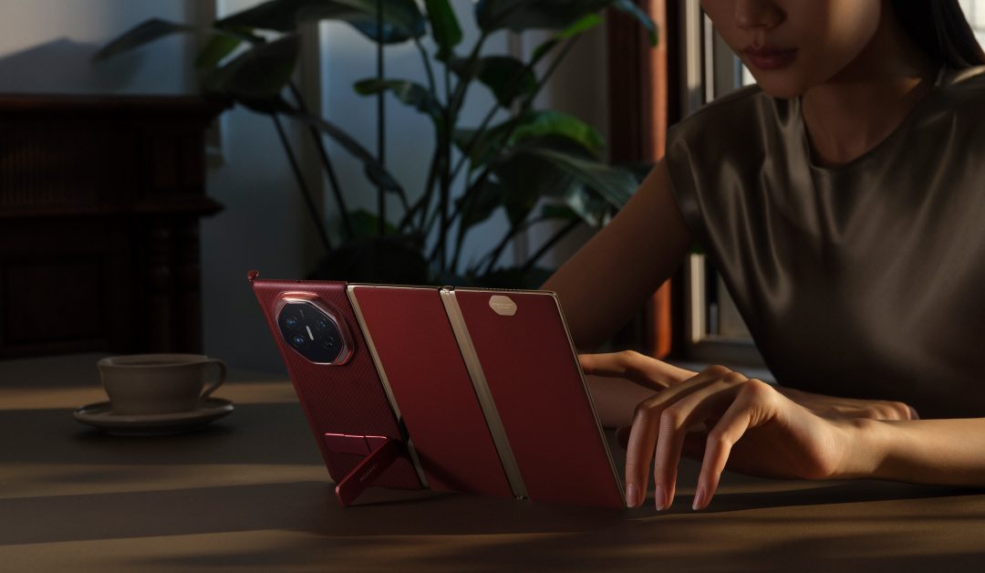 متوفر الآن للطلب المسبق في المملكة العربية السعودية هواوي Mate XT يغيّر تقنية الأجهزة القابلة للطي إلى الأبد