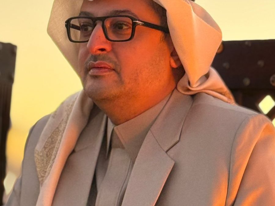 المصمم سمان : يشيد بقرار الثوب السعودي في المدارس والجامعات
