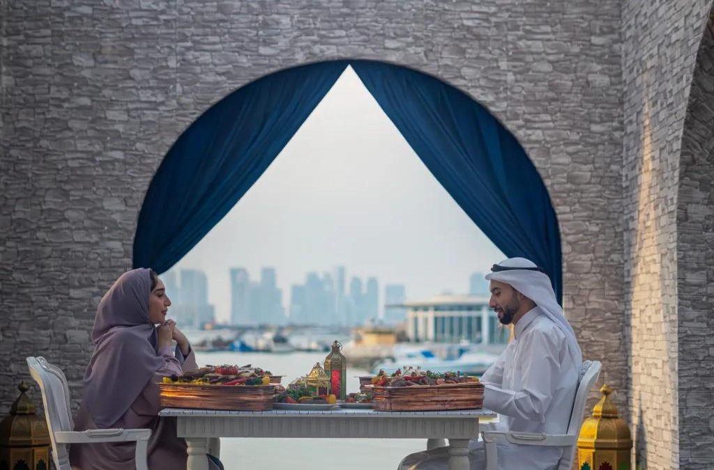 خيمة الخليج في فندق ريكسوس : واحة رمضانية على شاطئ البحر حيث تلتقي التقاليد بالأناقة الحديثة