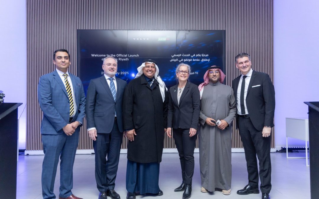“إلكترومين” تُعيد “فولفو” إلى المملكة وتفتتح أول صالة عرض لسيارات الطاقة الجديدة في الرياض بداية عهد جديد: “إلكترومين” تقود عودة “فولفو” إلى المملكة نحو مستقبل أكثر استدامة