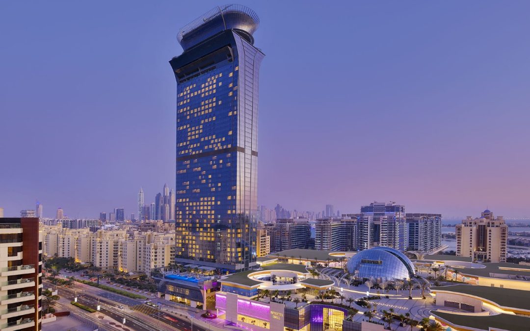 موقع “إندبندنت” : سانت ريجيس دبي – النخلة   يجمع بين فخامة نيويورك وسحر نخلة جميرا