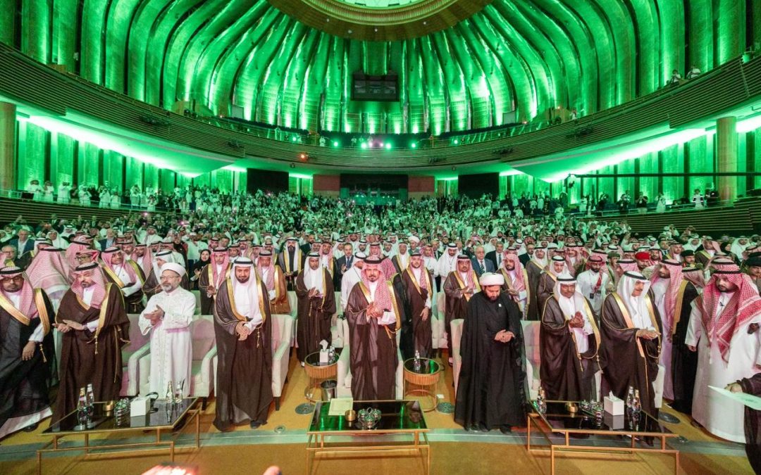 أمير منطقة المدينة المنورة، يفتتح منتدى العمرة والزيارة في نسخته الثانية