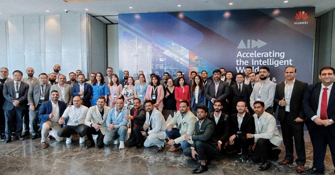 خلال فعاليات كرنفال هواوي للتكنولوجيا في منطقة الشرق الأوسط وآسيا الوسطى 2025 هواوي تستعرض حلول HUAWEI eKit المبتكرة لتعزيز قدرة الشركاء في قطاع الشركات الصغيرة والمتوسطة هواوي تُمكن شركاءها من اغتنام فرص واعدة وتقديم حلول ذكية للشركات الصغيرة والمتوسطة