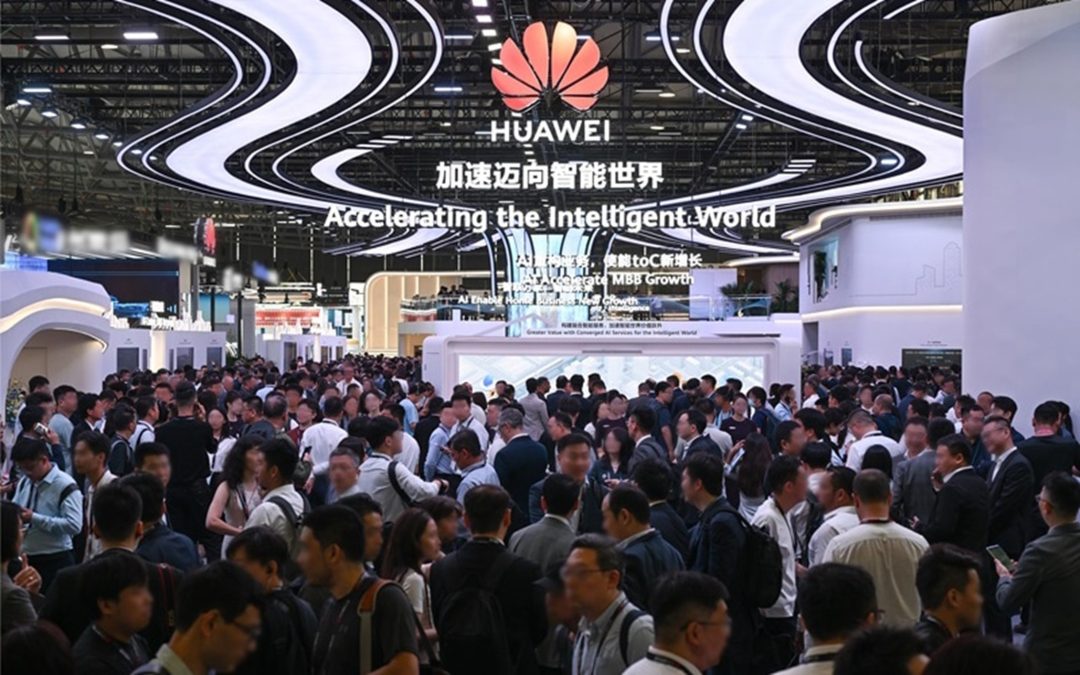 هواوي تستعرض رؤيتها للاتصال الذكي والنمو المستدام خلال المؤتمر العالمي للجوال شنغهاي 2025