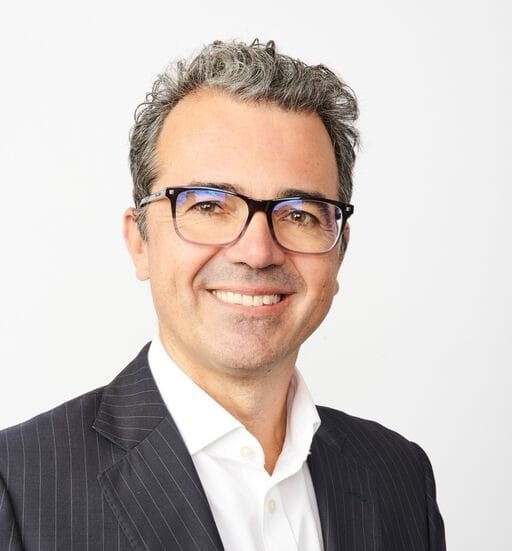 دراسة جديدة من آرثر دي ليتل بالتعاون مع بنوك سعودية تسلط الضوء على تعقيدات التحول الرقمي وتحديات جاهزية الموظفين للخدمات المصرفية متعددة القنوات بالمملكة العربية السعودية