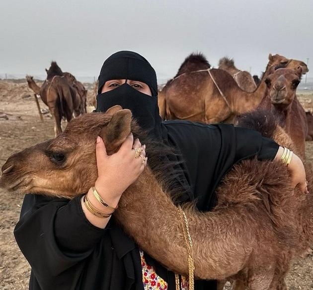 مزنة بنت عقاب : صوت البادية في زمن الحداثة