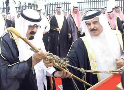 الباحث خليفة بن أحمد الغتم.. حفيد الأبطال وراوي البطولات