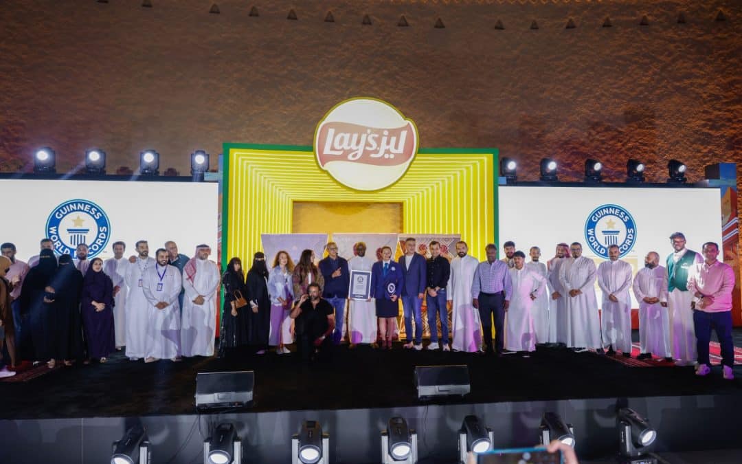 خلال مهرجان في الدرعية احتفاءً بالتراث السعودي والنكهات المحلية “ليز” تسجل رقمًا قياسيًا في غينيس للأرقام القياسية بصناعة أكبر كيس رقائق شبس •	كيس رقائق البطاطس يعد الأكبر في العالم ويبلغ طوله 9 أمتار ويحتوي على 1.5 طن من الرقائق