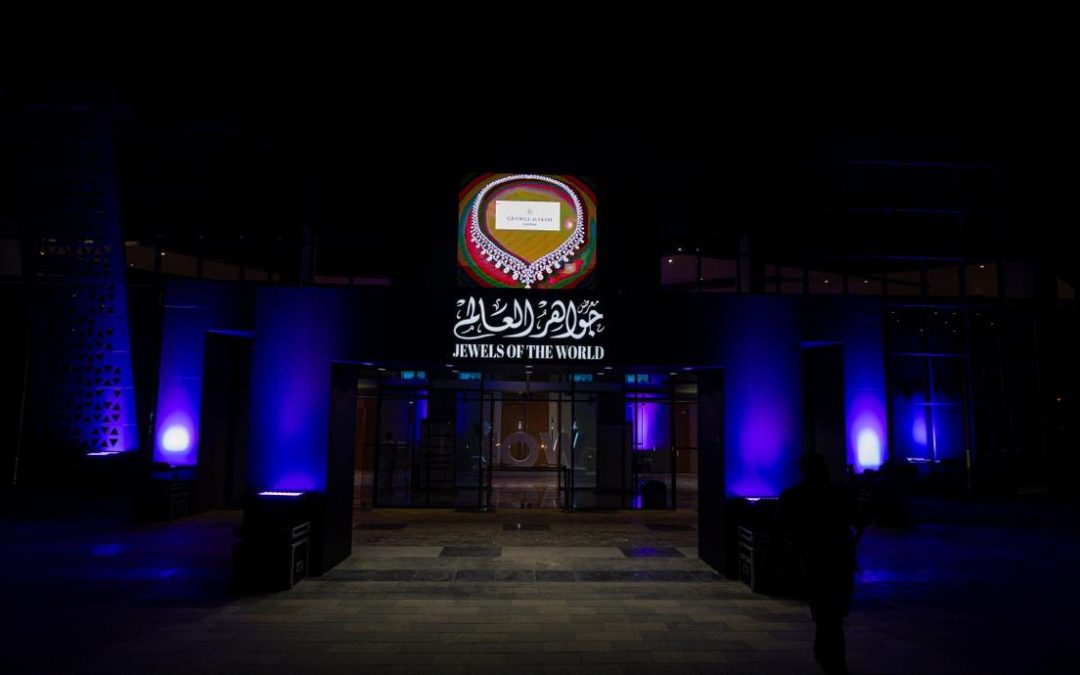 معرض “جواهر العالم” يحلّ ضيفًا على المنطقة الشرقية  يفتتح الحدث الأبرز للساعات والمجوهرات في الشرق الأوسط أبوابه للجمهور في مركز الظهران للمعارض، في عرضٍ مبهرٍ يفيض بالحرفيّة والتراث والابتكار