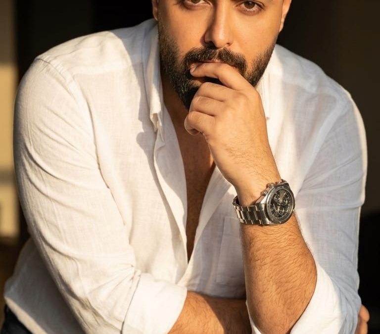 من بغداد إلى قلوب السعوديين.. أحمد البحار يتألق في «أموري ديل باشن»