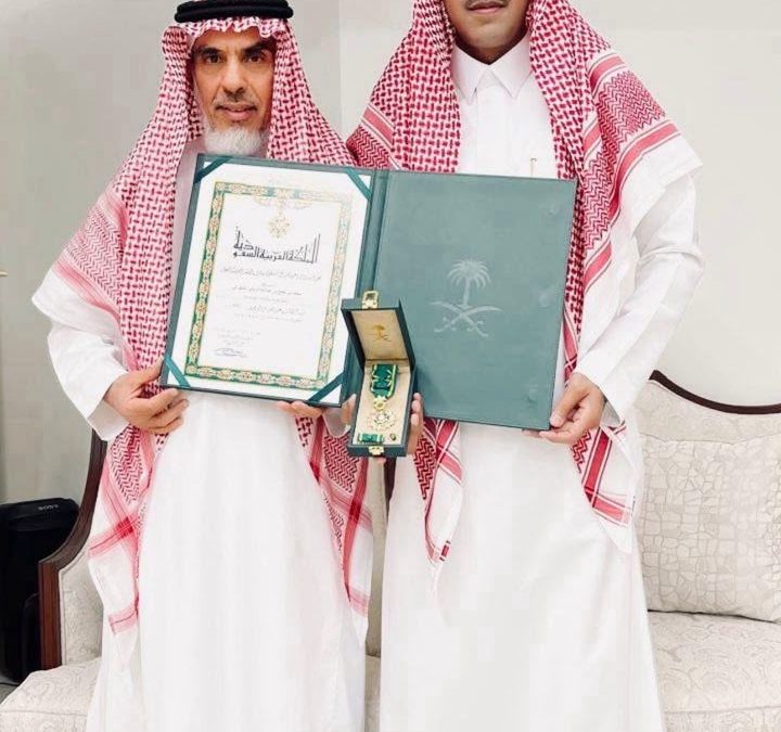أغلى هدايا البِر.. الشهراني يهدي والده الحياة ويُتوّج بالوسام.